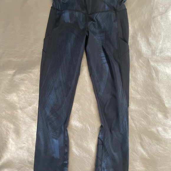 Lululemon Fresh Mesh Run Crop - Picture 5 of 8